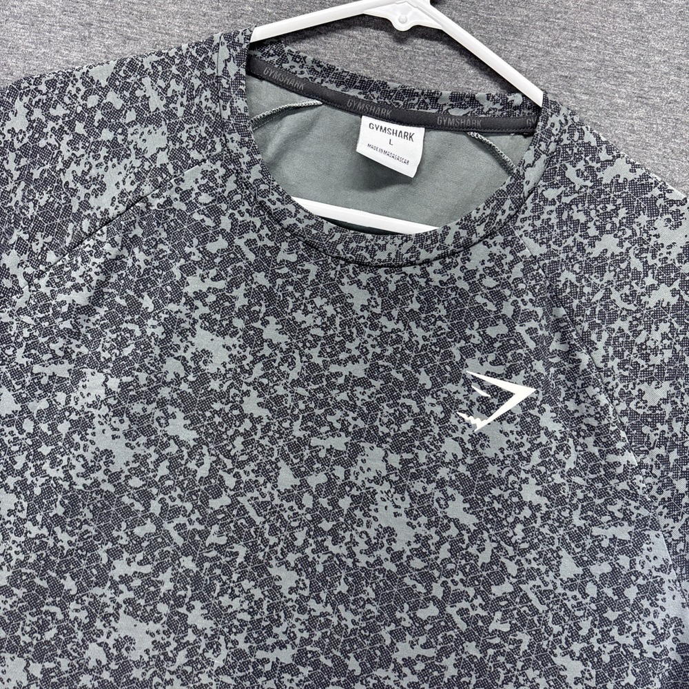 Gymshark Shirt Womens Large Critical 2.0 Geometric Camouflage Gray Yoga Stretch